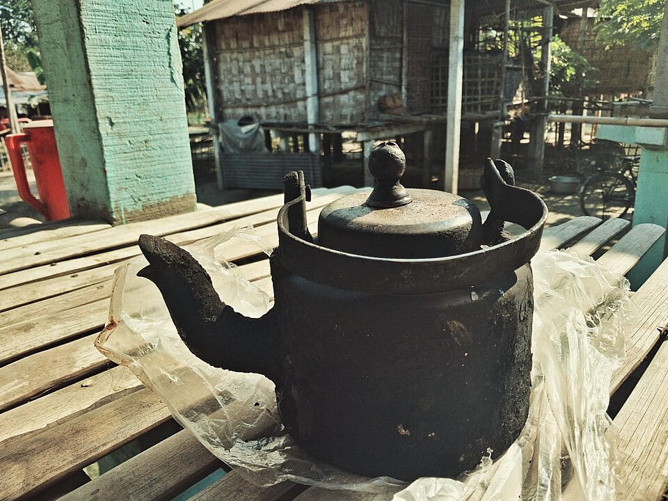 Металлический чайник